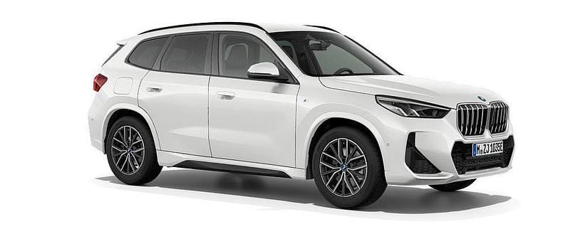 Vit (mineral white) Ny 2025 BMW X1 Shadowline SUV | 608 400 kr (Marknadspris) - Bild 1/1