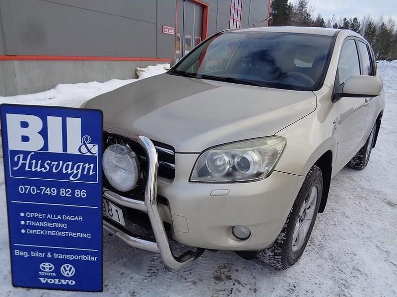Begagnad Toyota RAV4 136 HK (100 kW) 2007 Ljusbrun SUV