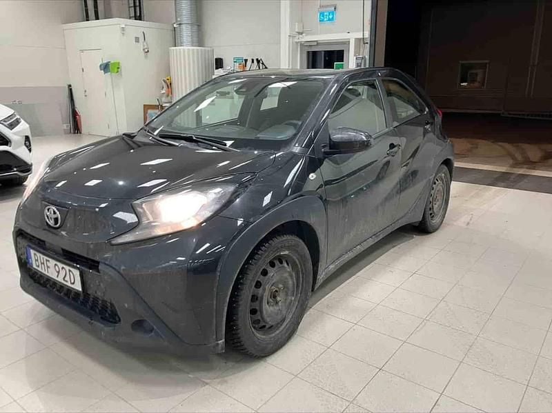 Svart Begagnad 2022 Toyota Aygo X SUV | 159 900 kr (Marknadspris) - Bild 1/1