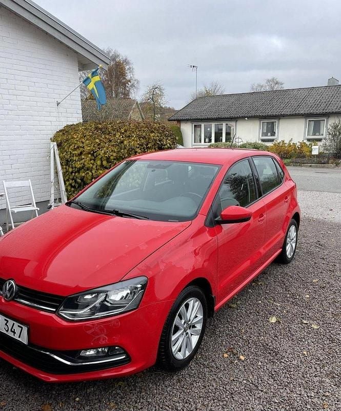Röd Begagnad 2016 VW Polo S Halvkombi | 90 000 kr (Marknadspris) - Bild 1/4