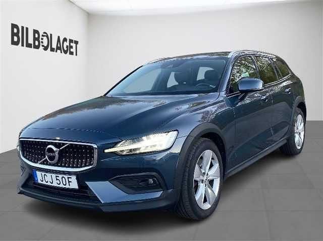 Mörkblå Begagnad 2019 Volvo V60 CC Kombi | 314 800 kr (Marknadspris) - Bild 1/4