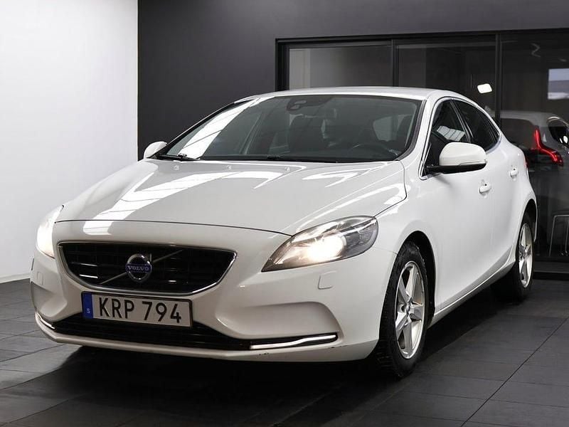 Begagnad Volvo V40 117 HK (86 kW) 2015 Vit Kombi