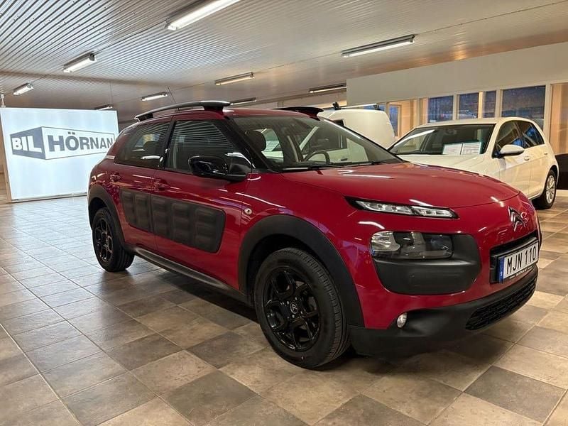 Röd Begagnad 2016 Citroën C4 Cactus PureTech Halvkombi | 86 000 kr (Marknadspris) - Bild 1/4