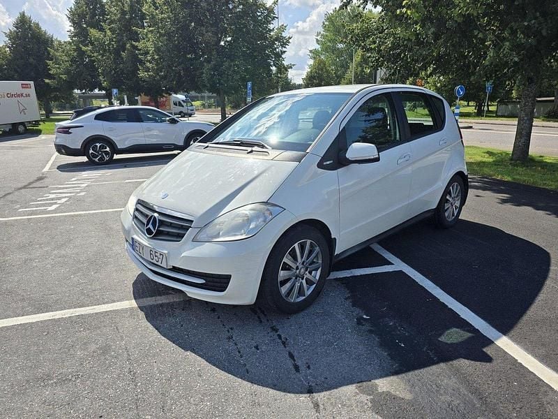 Vit Begagnad 2010 Mercedes A160 Classic Halvkombi | 39 000 kr - Bild 1/4