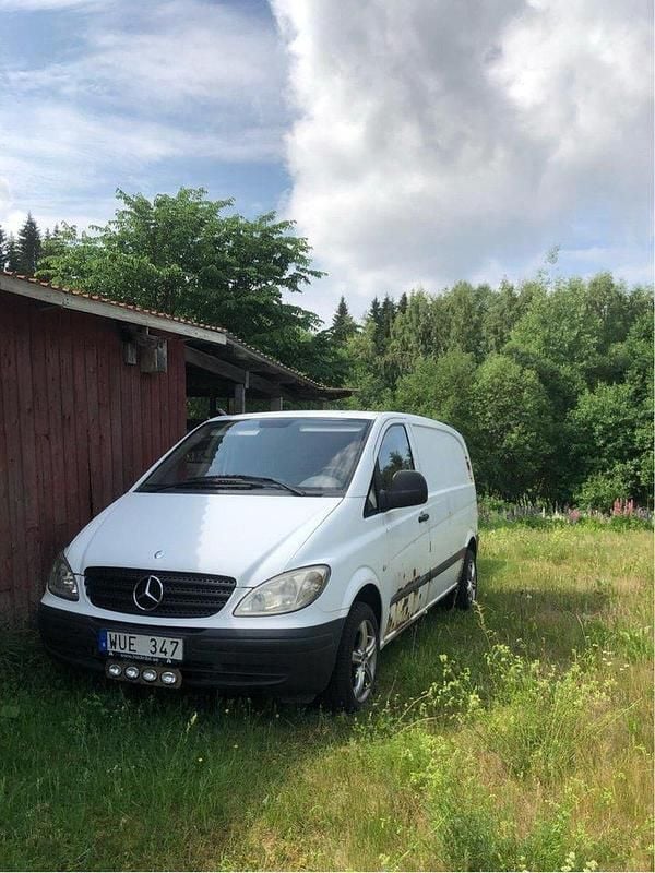 Vit Begagnad 2005 Mercedes Vito Minibuss | 15 000 kr (Superpris) - Bild 1/4