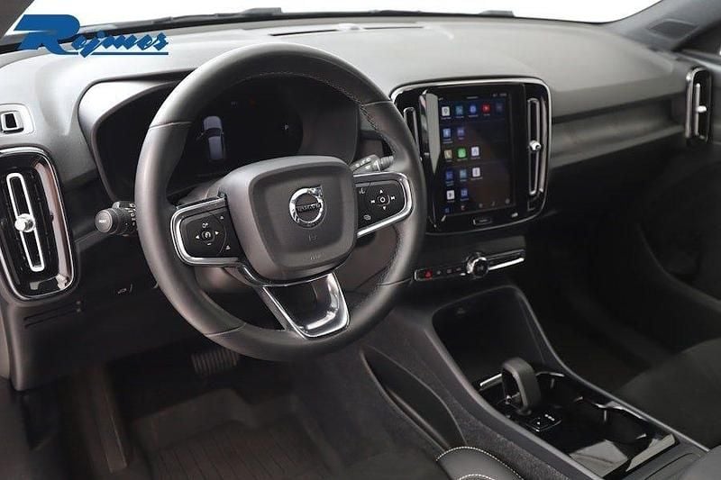 Begagnad Volvo XC40 Plus 300 kW (408 HK) 2023 Sage green metallic SUV