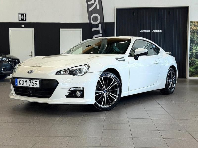 Vit Begagnad 2015 Subaru BRZ Sportkupé | 234 900 kr - Bild 1/4