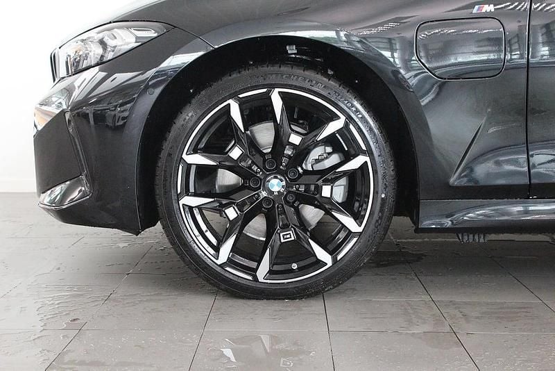 Ny BMW 330e M Sport 184 HK (135 kW) 2025 Svart Kombi