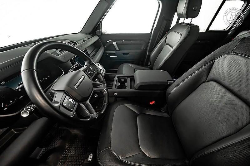 Begagnad Land Rover Defender Dynamic 400 HK (294 kW) 2023 Svart SUV