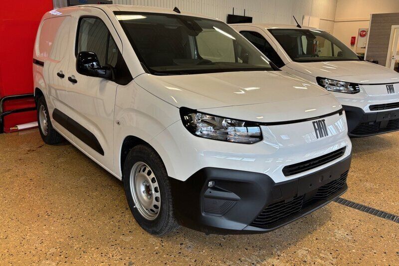 Begagnad Fiat e-Doblò 100 kW (136 HK) 2024 Vit Minibuss