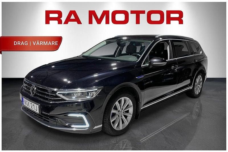 Svart Begagnad 2020 VW Passat Executive Kombi | 224 900 kr (Marknadspris) - Bild 1/4