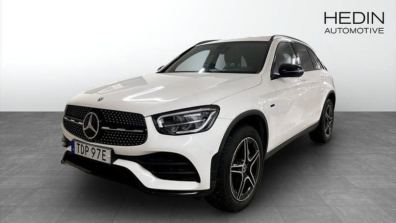 Vit Begagnad 2021 Mercedes GLC300 AMG SUV | 399 900 kr (Marknadspris) - Bild 1/4