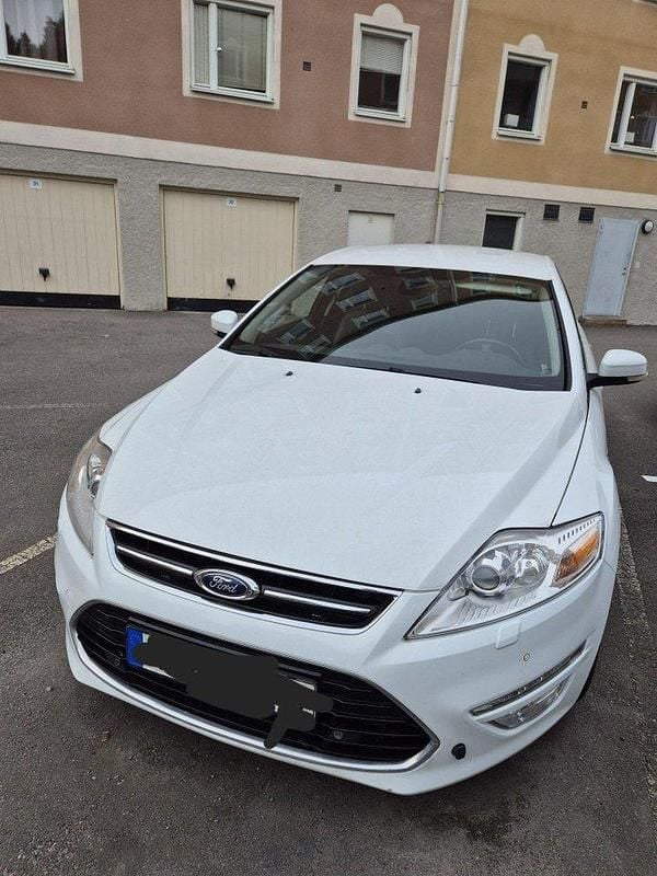 Vit Begagnad 2012 Ford Mondeo Business Edition Halvkombi | 20 000 kr - Bild 1/4
