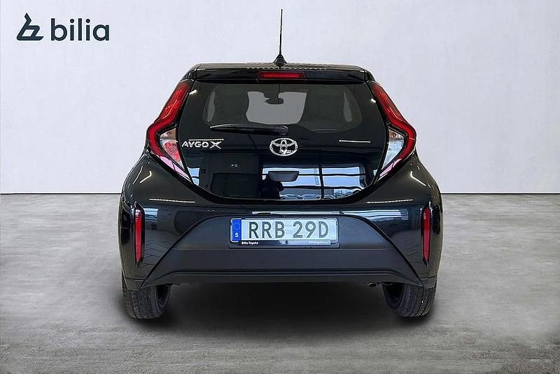 Ny Toyota Aygo X Play 72 HK (52 kW) 2025 Svart SUV
