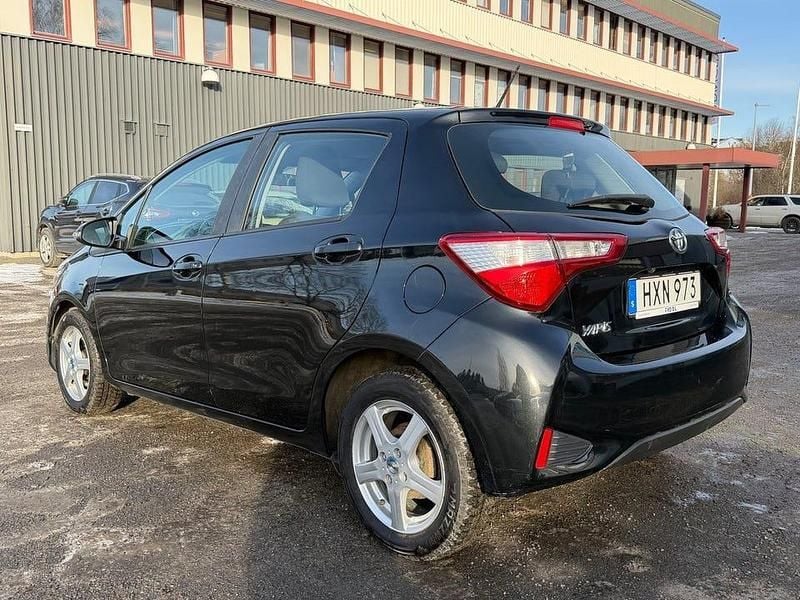 Begagnad Toyota Yaris Multidrive S 112 HK (82 kW) 2018 Svart