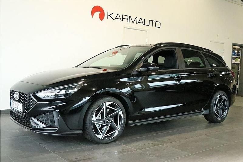Svart Ny 2024 Hyundai i30 N Line Kombi | 299 900 kr (Marknadspris) - Bild 1/4