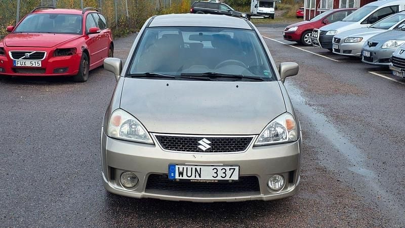 Ljusbrun (brun) Begagnad 2005 Suzuki Liana Halvkombi | 14 900 kr (Superpris) - Bild 1/4