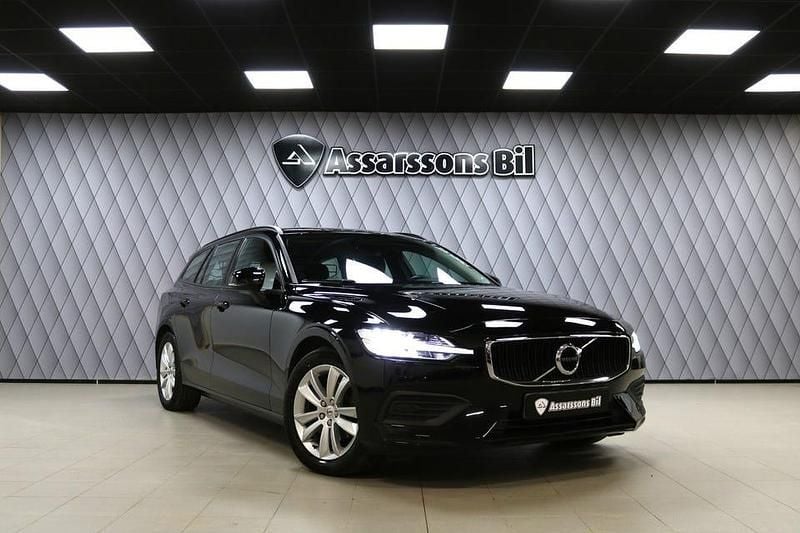 Svart Begagnad 2018 Volvo V60 Momentum Kombi | 249 900 kr (Marknadspris) - Bild 1/4