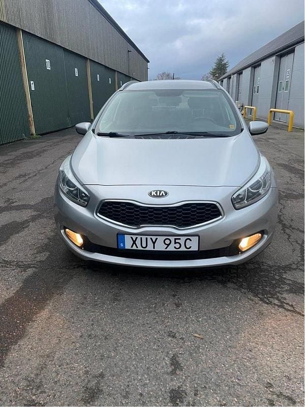 Silver Begagnad 2013 Kia Ceed Sportswagon EX Kombi | 56 000 kr (Superpris) - Bild 1/4