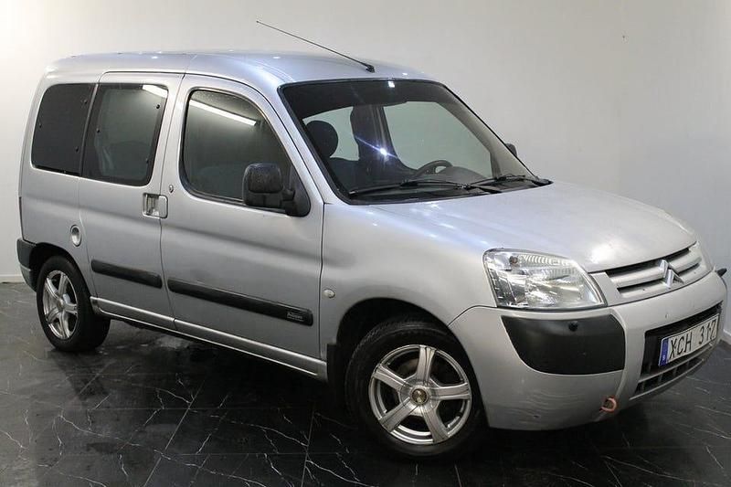 Silver Begagnad 2005 Citroën Berlingo Kombi | 11 900 kr (Marknadspris) - Bild 1/4