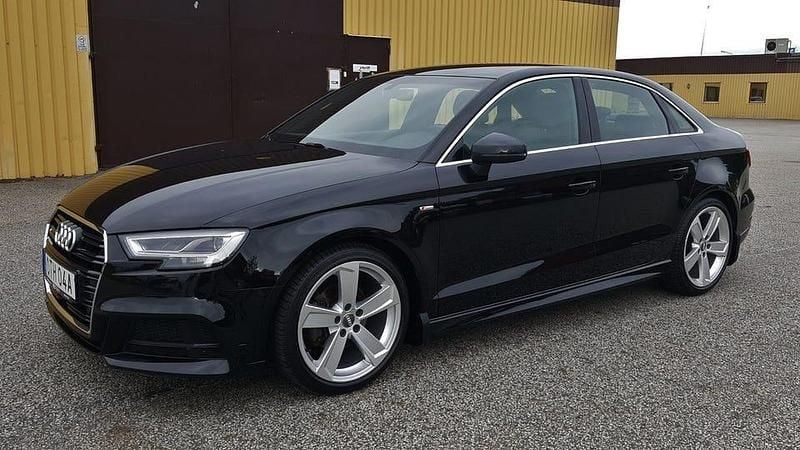 Svart Begagnad 2019 Audi A3 S-Line Sedan | 265 000 kr (Lite dyr) - Bild 1/4