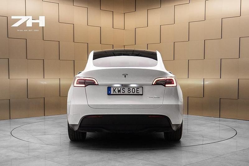 Begagnad Tesla Model Y Long Range AWD 378 kW (514 HK) 2023 Vit SUV