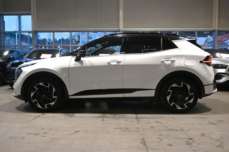 Begagnad Kia Sportage GT-Line 266 HK (195 kW) 2022 Vit (deluxe white pear metallic) SUV