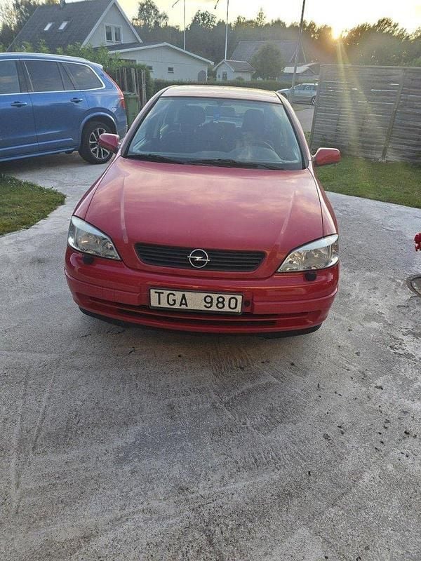 Röd Begagnad 2002 Opel Astra Halvkombi | 19 999 kr (Marknadspris) - Bild 1/4