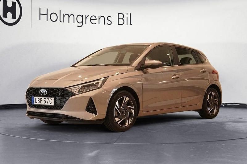 Grå Begagnad 2023 Hyundai i20 Advanced Halvkombi | 229 800 kr (Marknadspris) - Bild 1/4