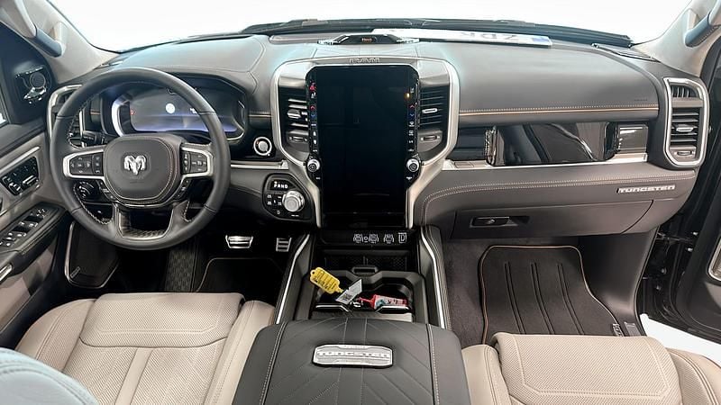 Ny RAM 1500 548 HK (403 kW) 2025 Svart Pickup