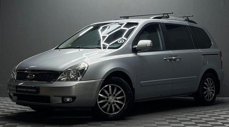 Silver Begagnad 2011 Kia Carnival Minibuss | 59 900 kr - Bild 1/4