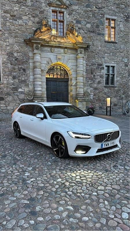 Vit Begagnad 2018 Volvo V90 R-Design Kombi | 275 000 kr (Marknadspris) - Bild 1/4