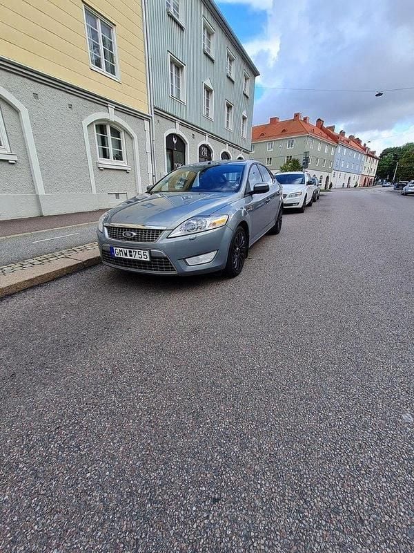 Grå Begagnad 2008 Ford Mondeo Titanium X Halvkombi | 40 000 kr (Bra pris) - Bild 1/4