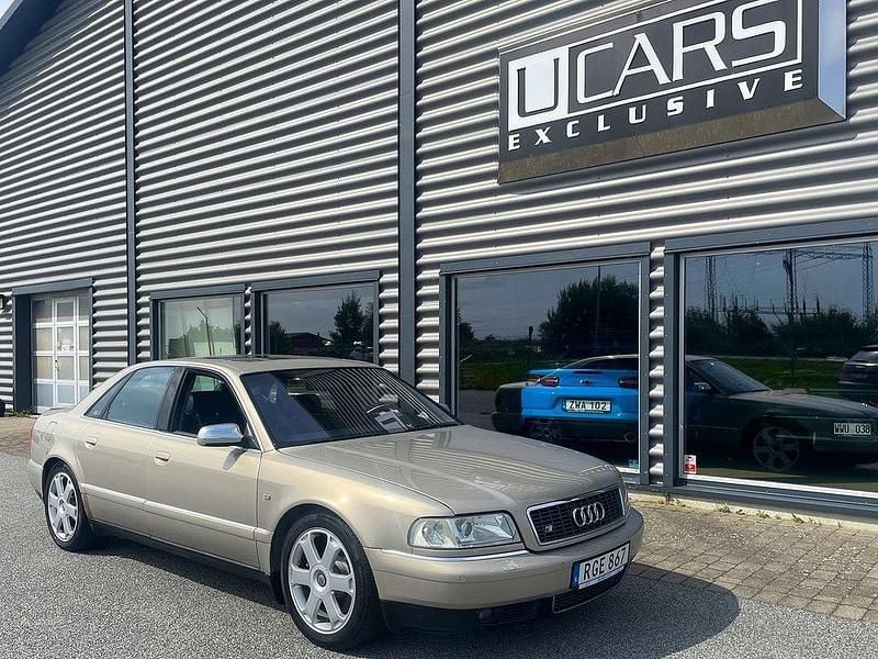 Ljusbrun Begagnad 2000 Audi S8 Sedan | 395 000 kr - Bild 1/4