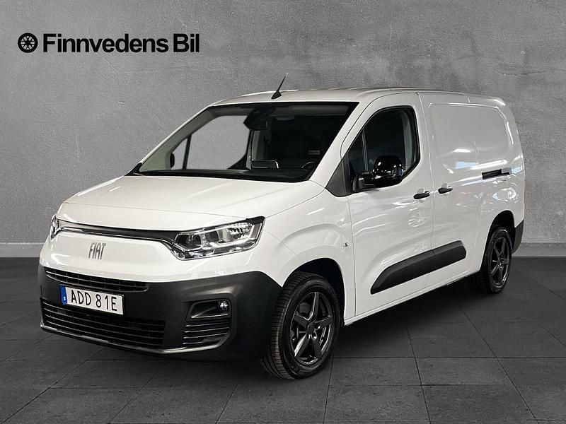 Vit Begagnad 2023 Fiat Doblò Minibuss | 239 000 kr (Bra pris) - Bild 1/4