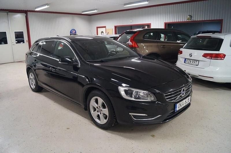 Svart Begagnad 2016 Volvo V60 Summum Kombi | 149 000 kr (Lite dyr) - Bild 1/4