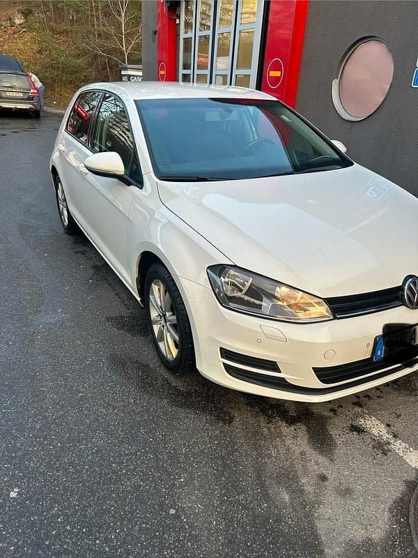 Begagnad VW Golf VII 105 HK (77 kW) 2015 Halvkombi