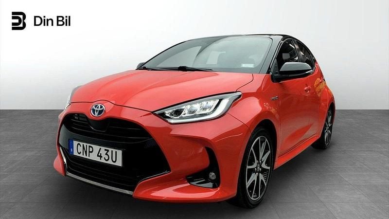 Röd Begagnad 2020 Toyota Yaris Halvkombi | 199 900 kr (Marknadspris) - Bild 1/4