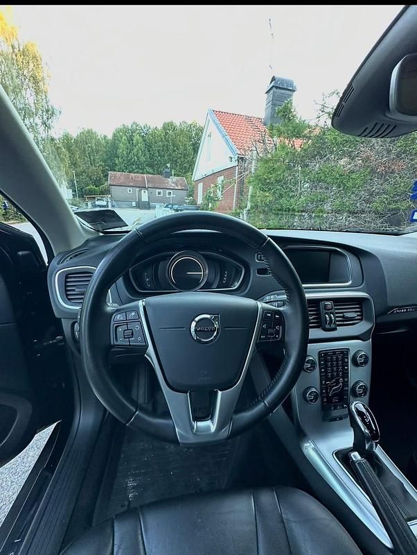 Begagnad Volvo V40 CC Pro 152 HK (111 kW) 2019 Kombi