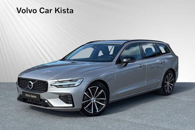 Grå Begagnad 2024 Volvo V60 Plus Kombi | 469 900 kr (Bra pris) - Bild 1/3
