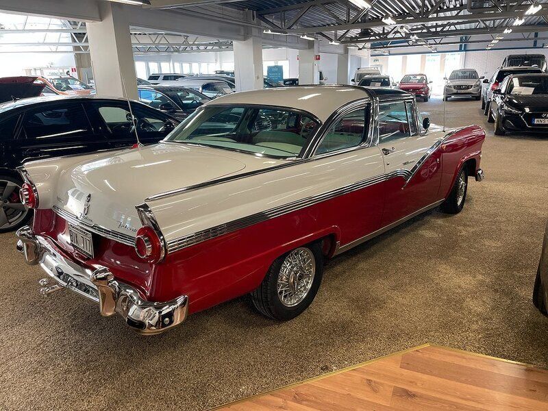 Begagnad Ford Fairlane 165 HK (121 kW) 1955 Röd Sedan