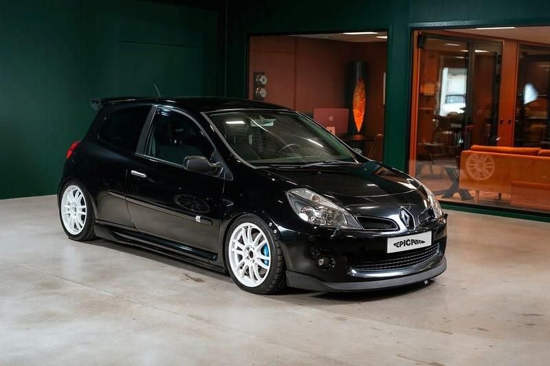 Svart Begagnad 2006 Renault Clio R.S. R.S. Halvkombi | 99 900 kr - Bild 1/4