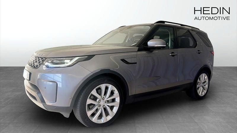 Grå (grey) Begagnad 2021 Land Rover Discovery 5 SE SUV | 549 000 kr (Marknadspris) - Bild 1/4