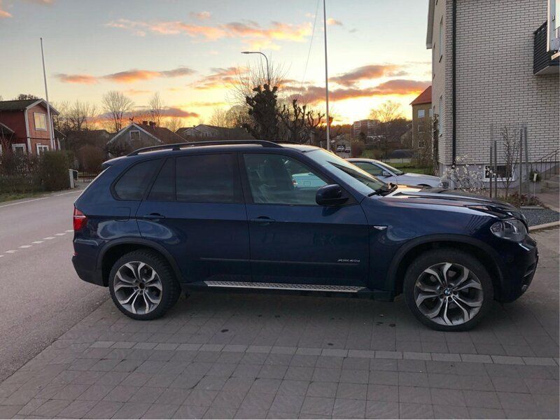 Blå Begagnad 2011 BMW X5 Sport Line SUV | 100 000 kr (Lite dyr) - Bild 1/2