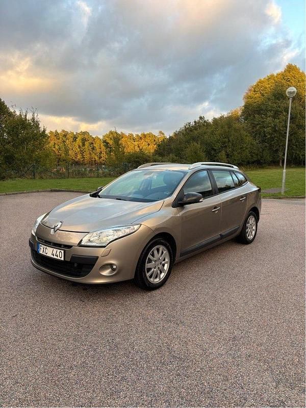Brun Begagnad 2010 Renault Mégane GrandTour Kombi | 32 000 kr (Marknadspris) - Bild 1/4