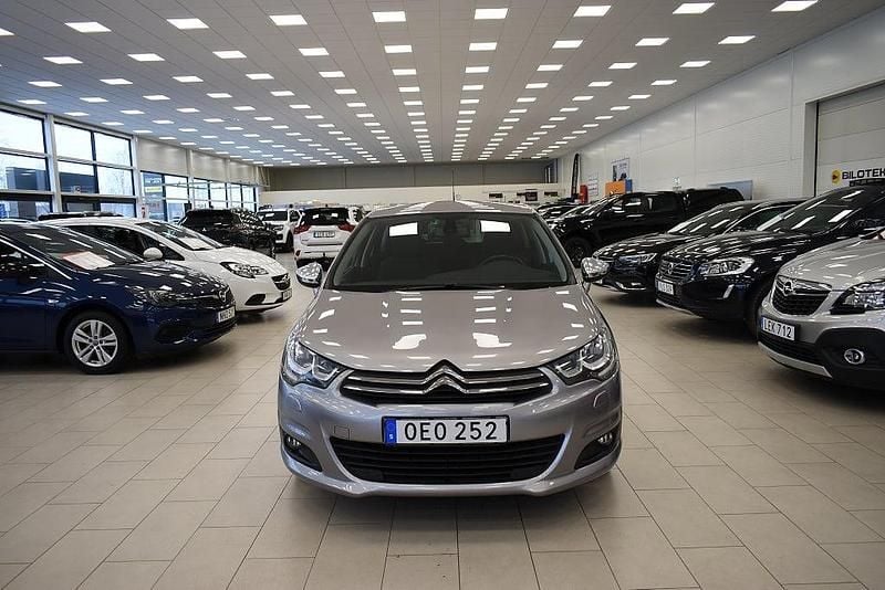 Silver Begagnad 2016 Citroën C4 PureTech Halvkombi | 109 900 kr (Marknadspris) - Bild 1/4