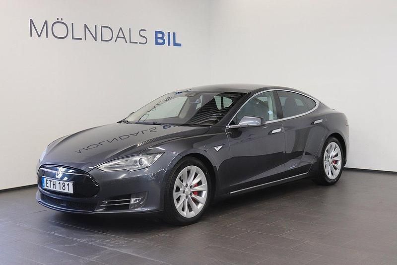 Grå Begagnad 2015 Tesla Model S Sedan | 199 900 kr (Superpris) - Bild 1/4