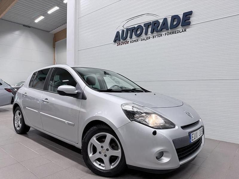 Begagnad Renault Clio R.S. 103 HK (75 kW) 2011 Silver Halvkombi