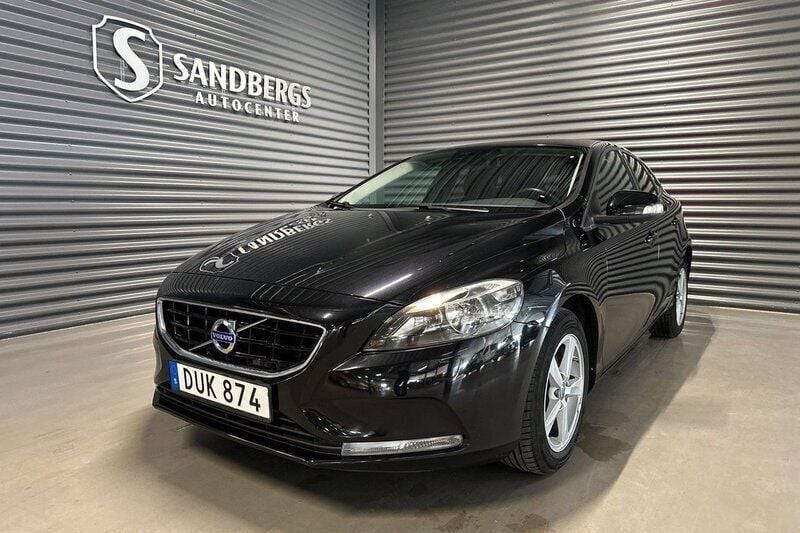 Svart Begagnad 2014 Volvo V40 Kinetic Kombi | 134 500 kr (Marknadspris) - Bild 1/4