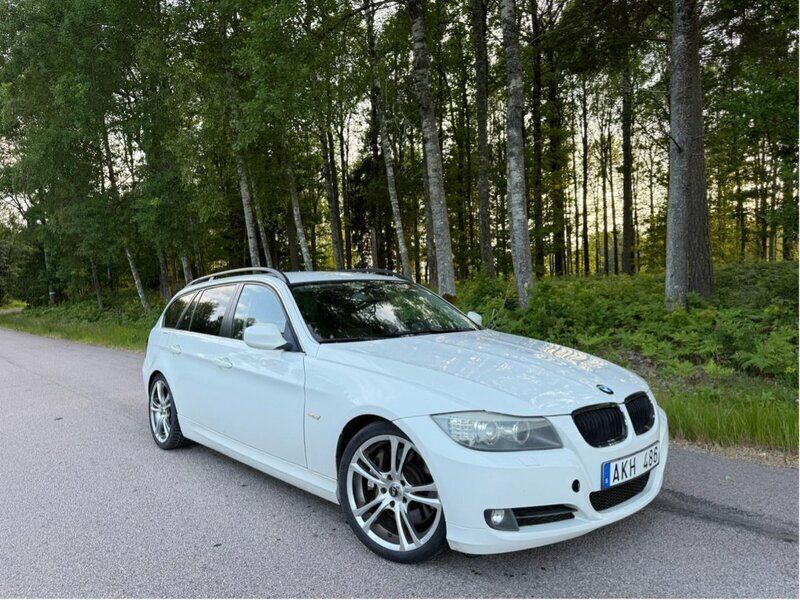 Begagnad 2009 BMW 330 Comfort Edition Kombi | 89 900 kr (Marknadspris) - Bild 1/4